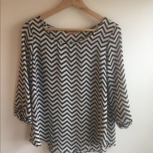 Chevron pattern blouse 3/4 sleeves.